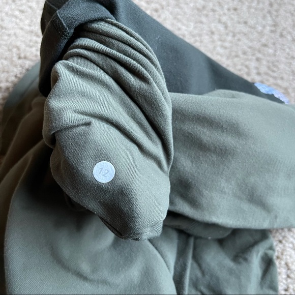RARE Lululemon Sunset Salutation Crop Sz 12 - Picture 10 of 10